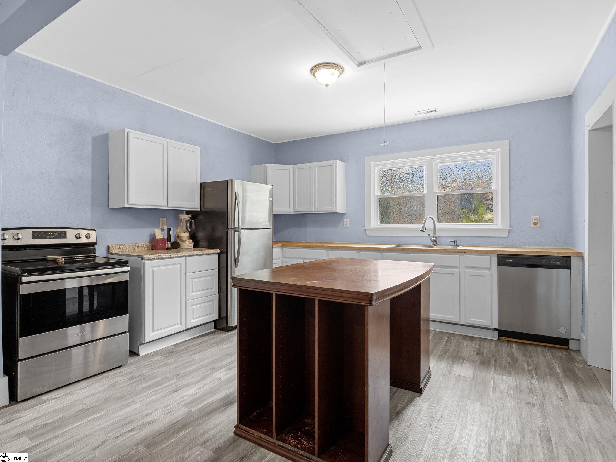 24 Oak Street Spartanburg, SC 29306