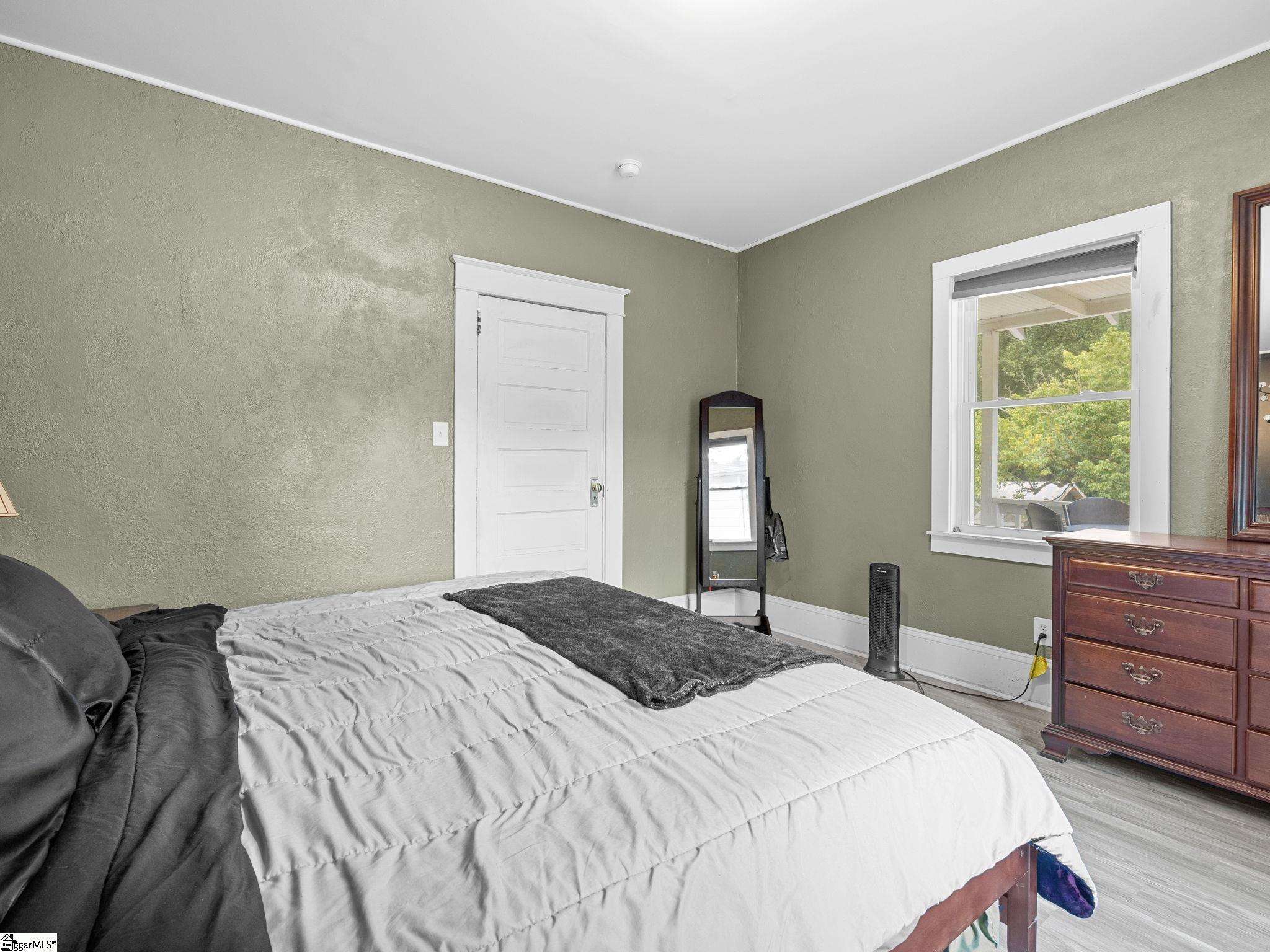 24 Oak Street Spartanburg, SC 29306