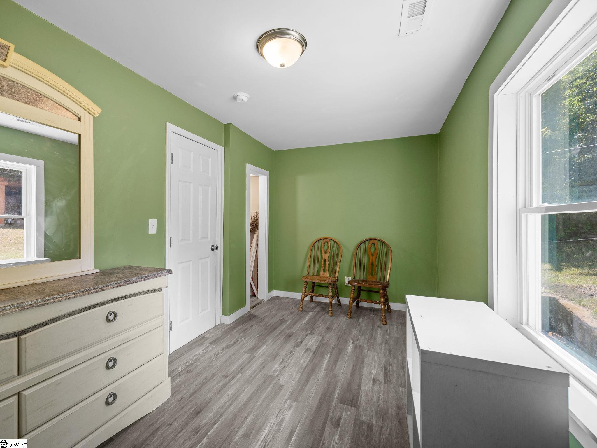 24 Oak Street Spartanburg, SC 29306