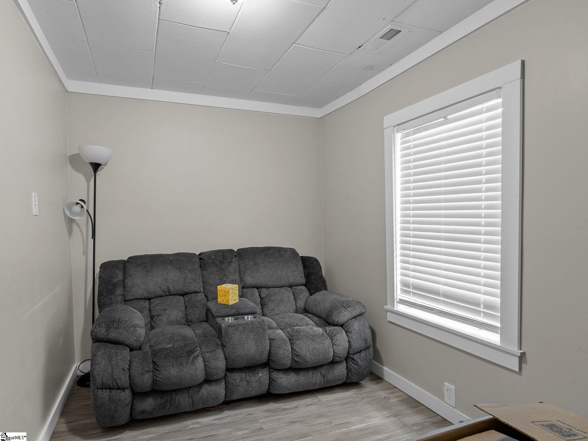 24 Oak Street Spartanburg, SC 29306