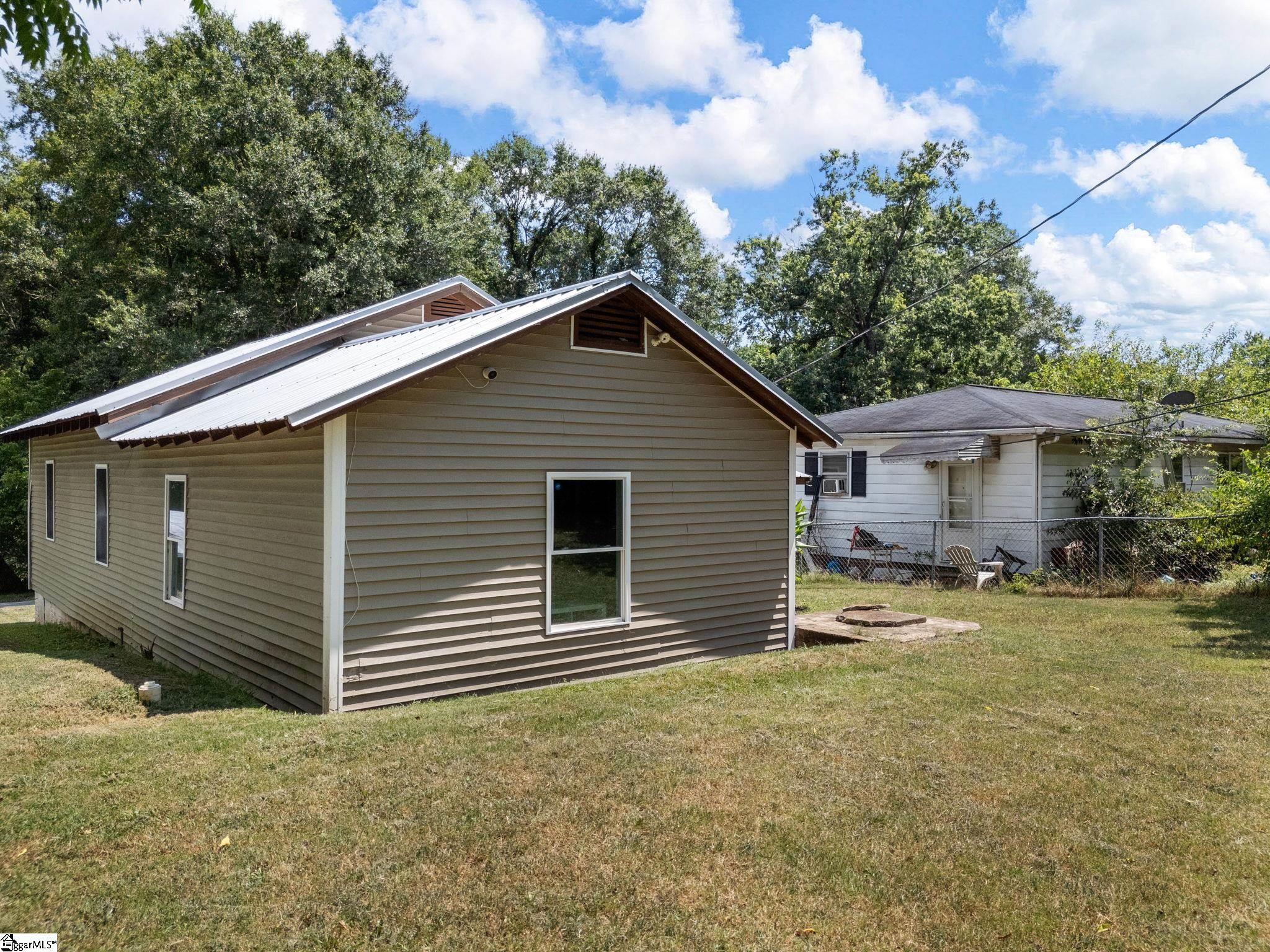 24 Oak Street Spartanburg, SC 29306