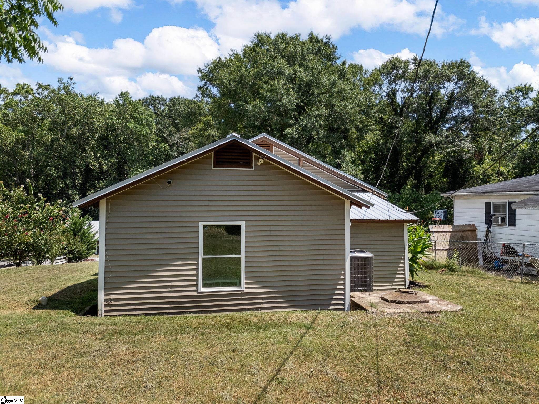 24 Oak Street Spartanburg, SC 29306