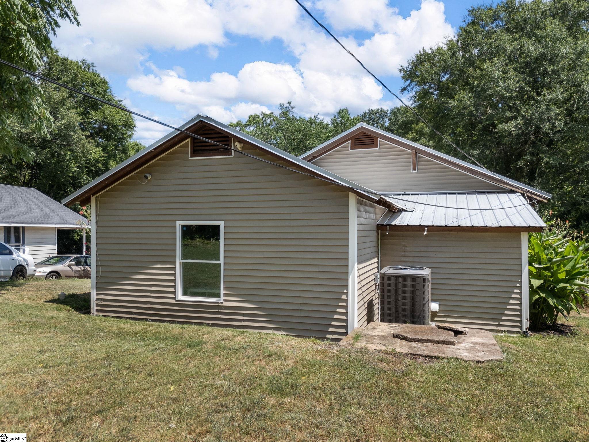 24 Oak Street Spartanburg, SC 29306