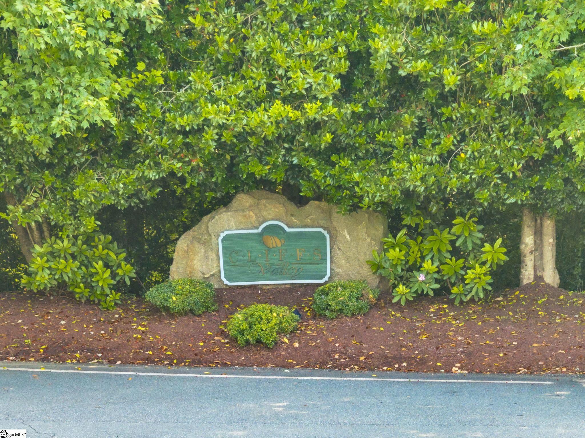 10 Queensmoor Road Travelers Rest, SC 29690-4100