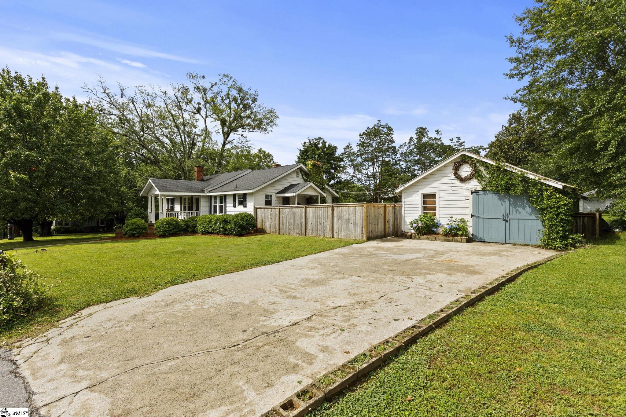 10 Keith Drive Greenville, SC 29607