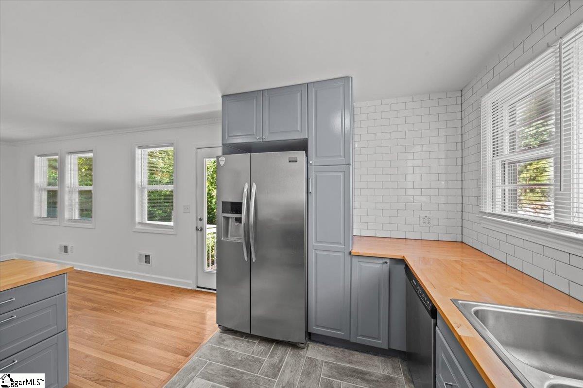 304 Robin Hood Road Greenville, SC 29607