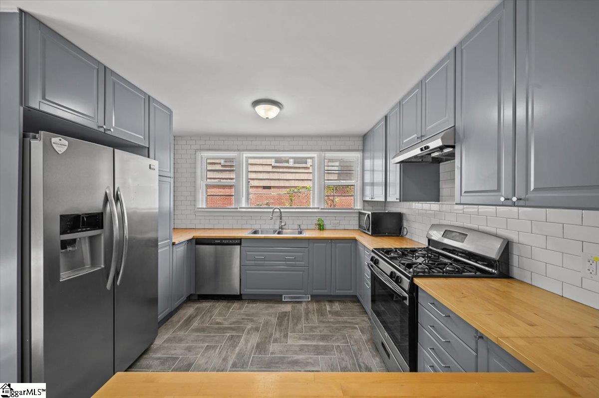 304 Robin Hood Road Greenville, SC 29607