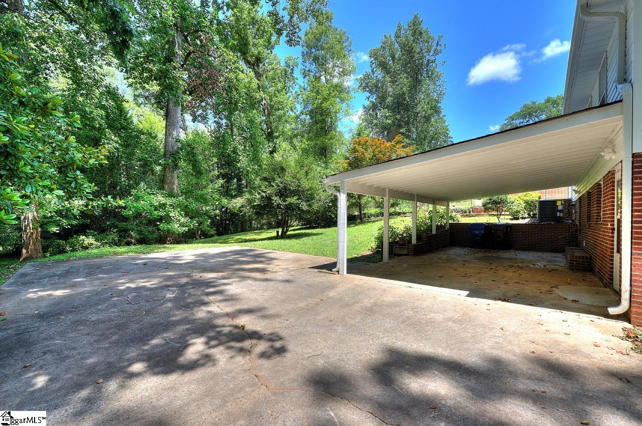 304 Robin Hood Road Greenville, SC 29607