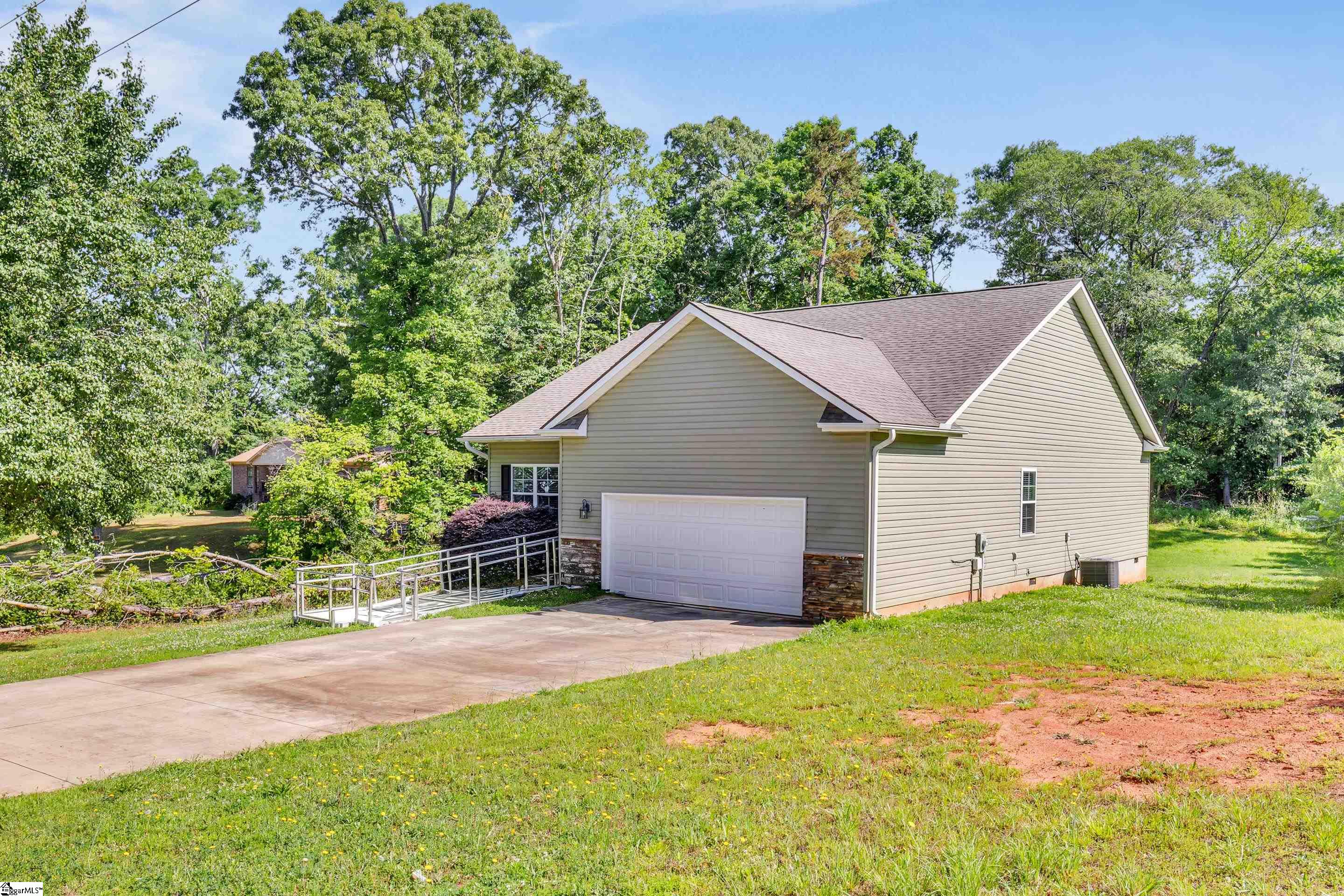10 N Plainview Drive Greenville, SC 29611