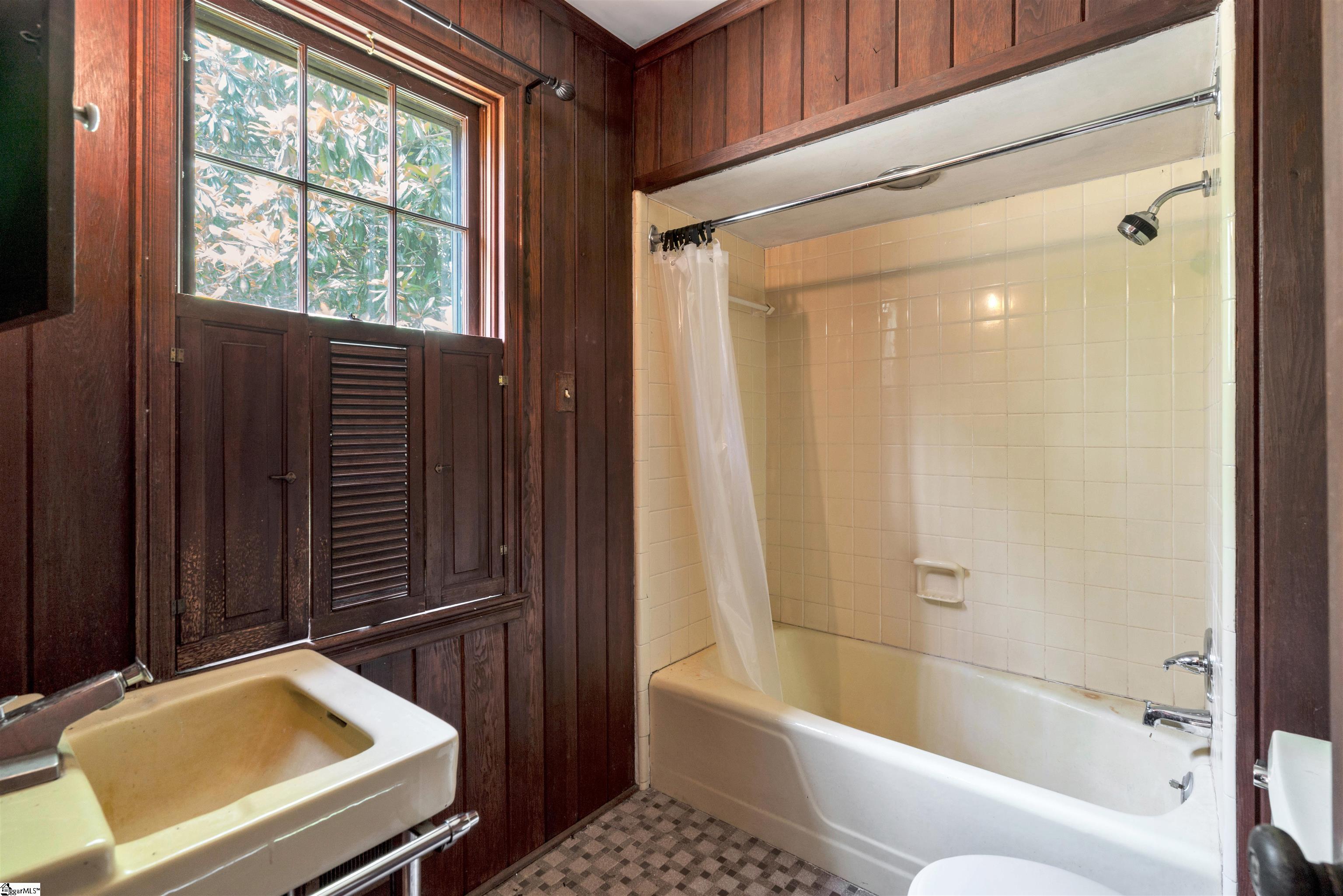 141 Shoreham Road Spartanburg, SC 29307