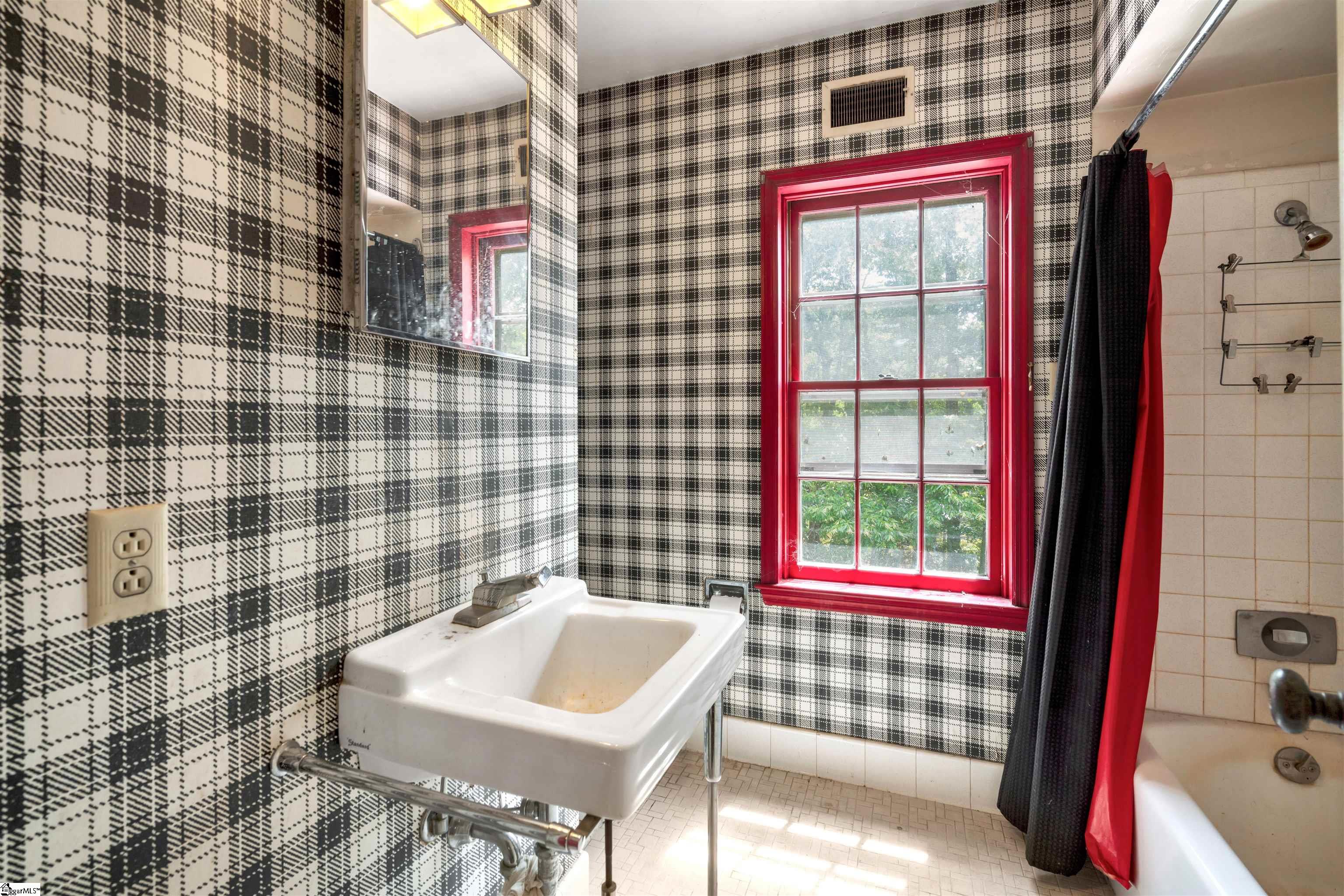 141 Shoreham Road Spartanburg, SC 29307