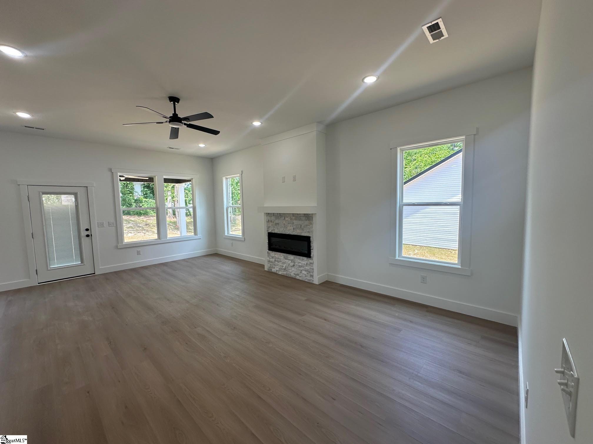 953 Mike Circle Boiling Springs, SC 29303