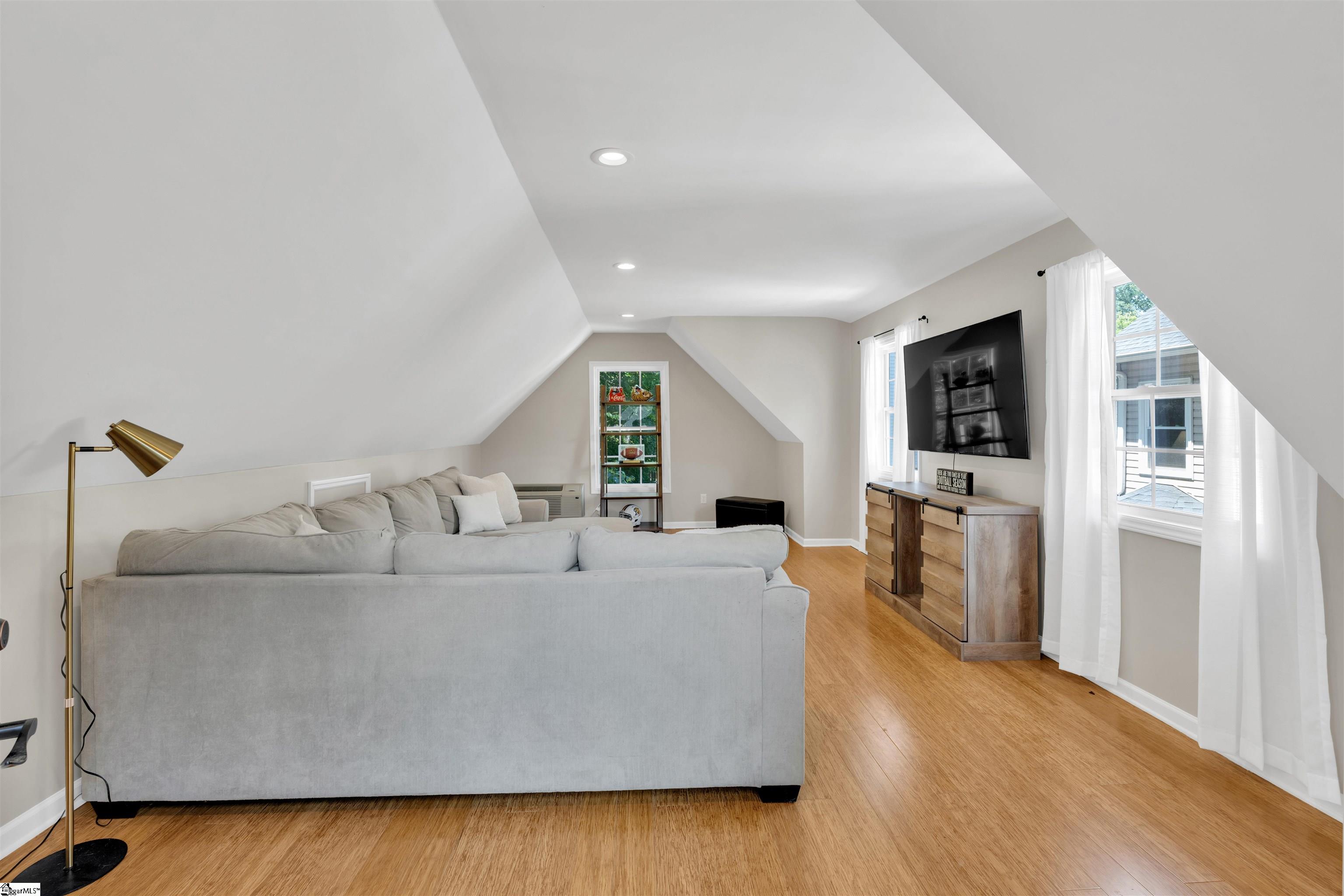 48 Oak Crest Court Greenville, SC 29605