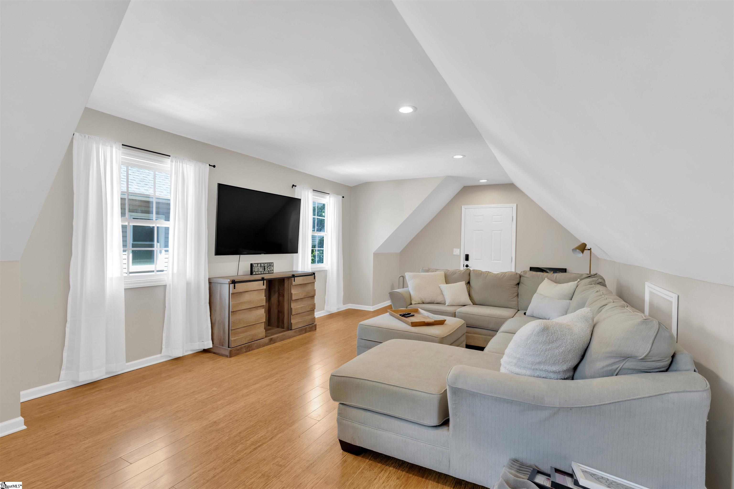 48 Oak Crest Court Greenville, SC 29605