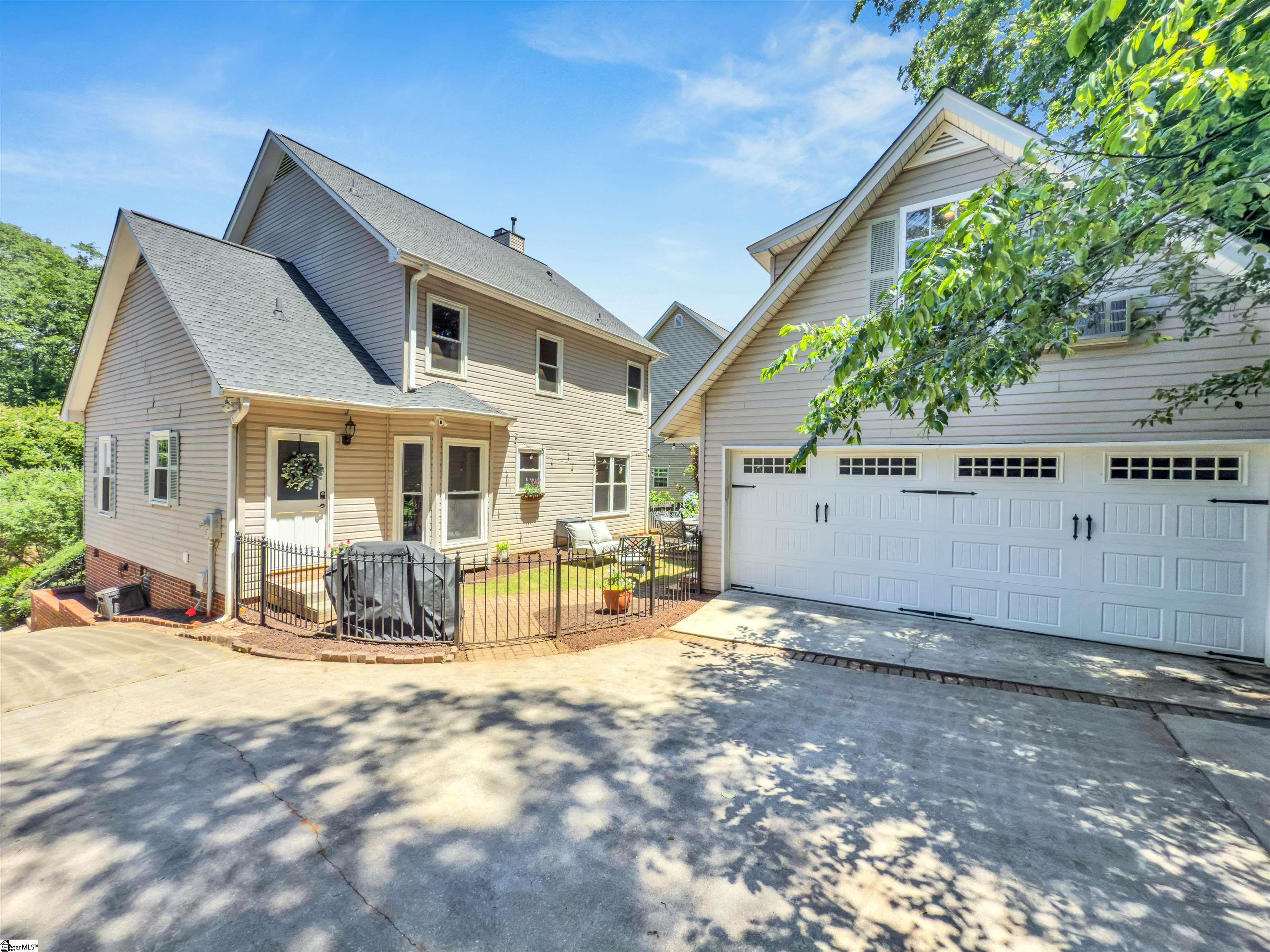 48 Oak Crest Court Greenville, SC 29605