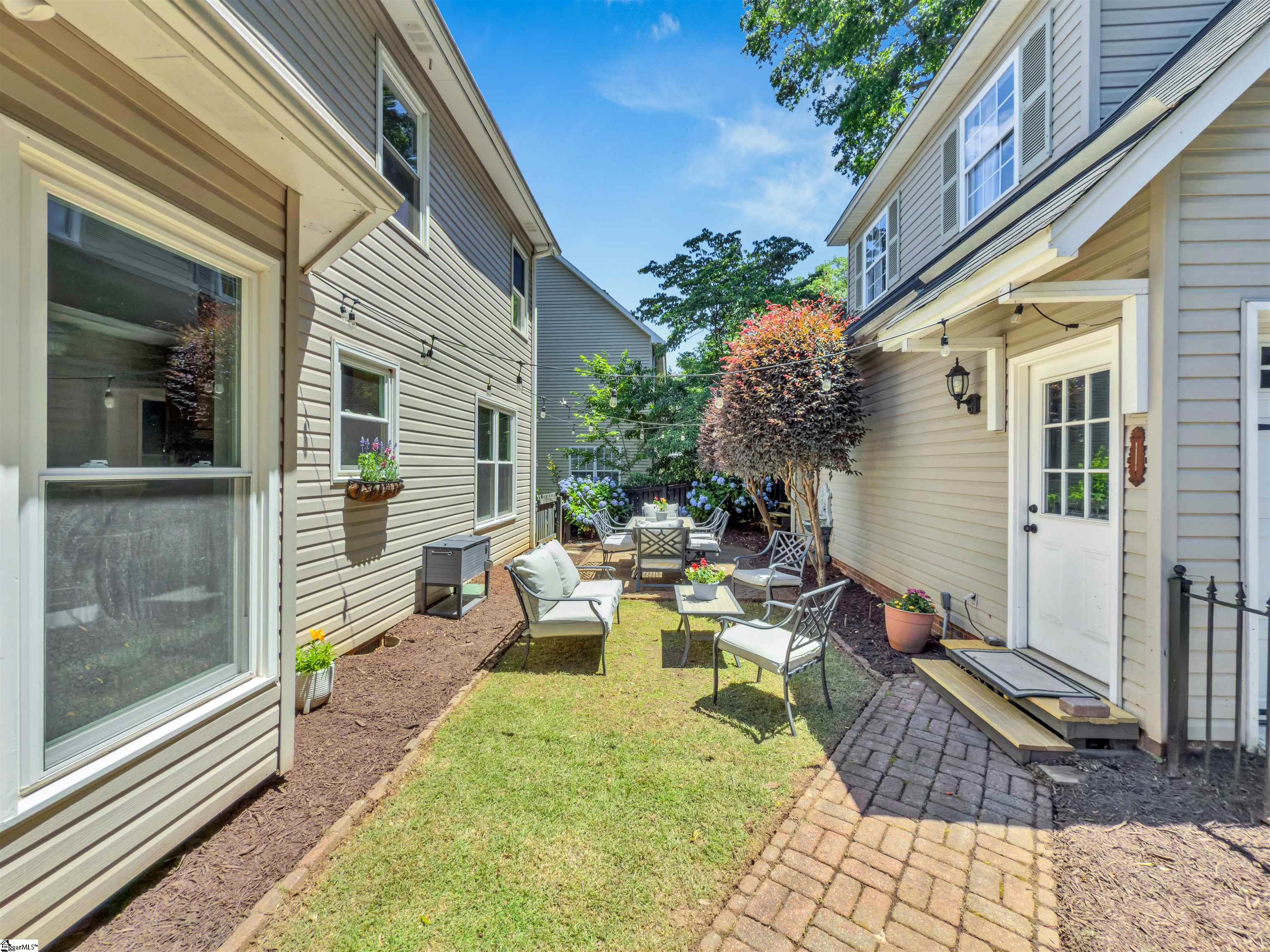 48 Oak Crest Court Greenville, SC 29605