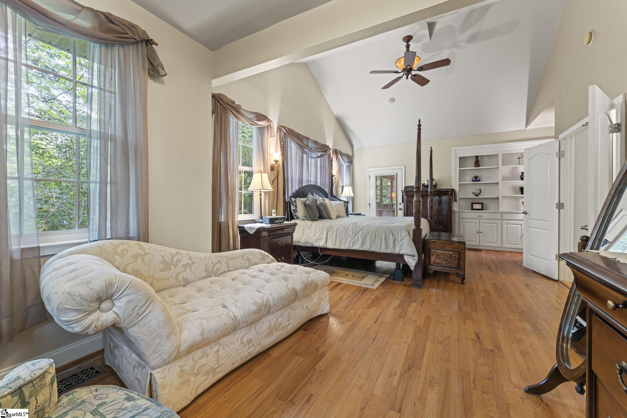 100 Paris Glen Way Greenville, SC 29609