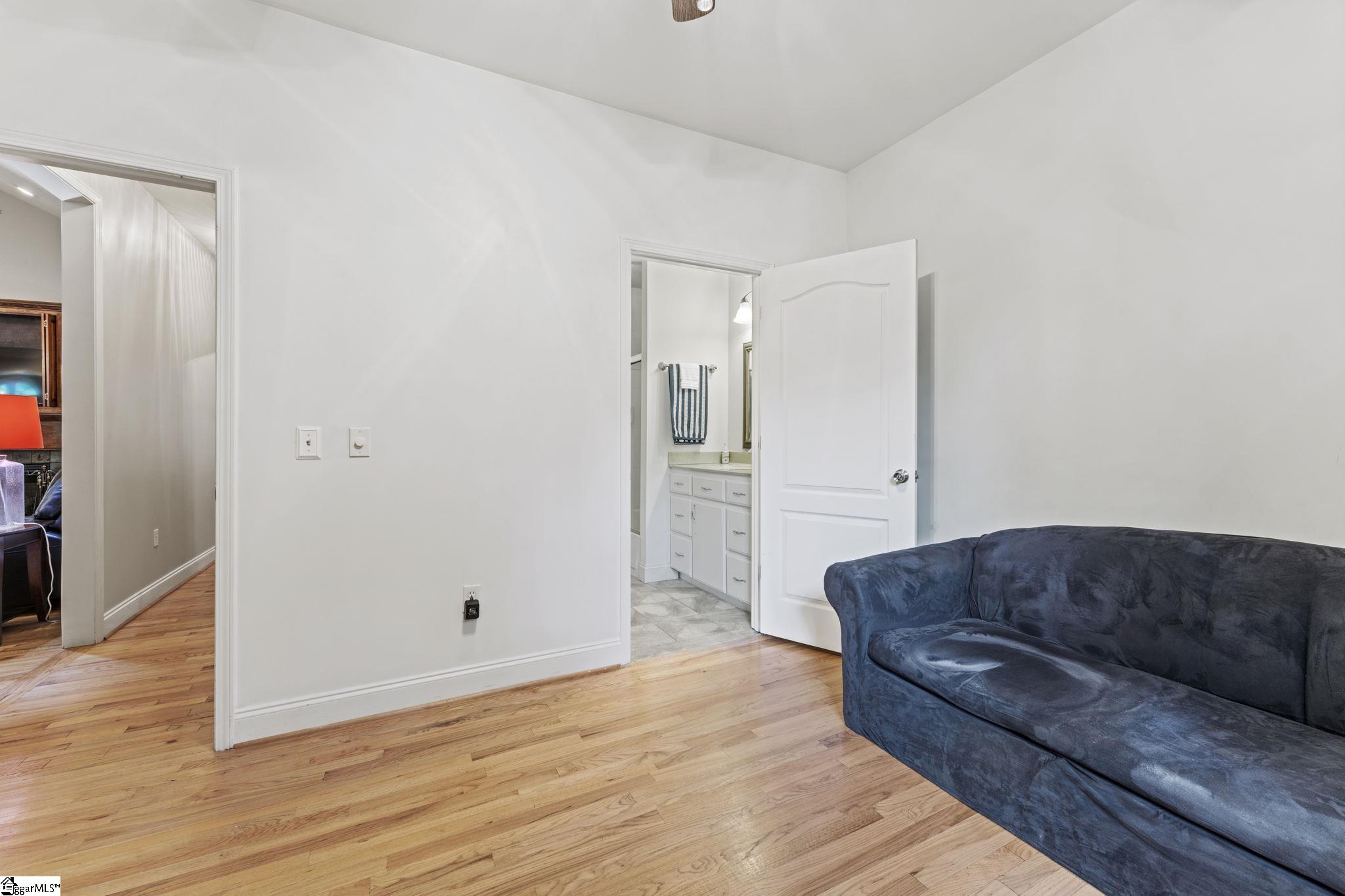 100 Paris Glen Way Greenville, SC 29609