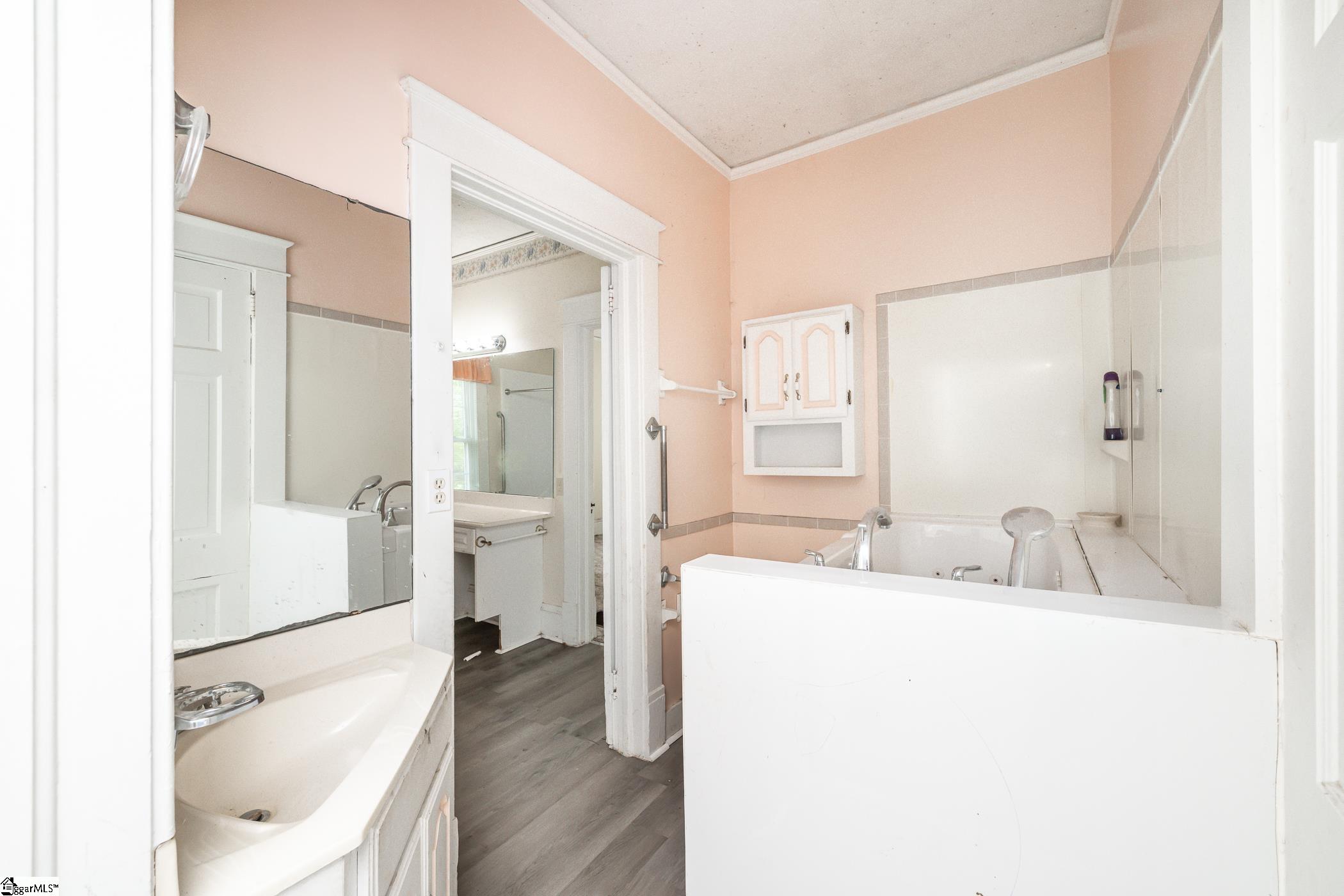 8 E Mountain Creek Road Greenville, SC 29609