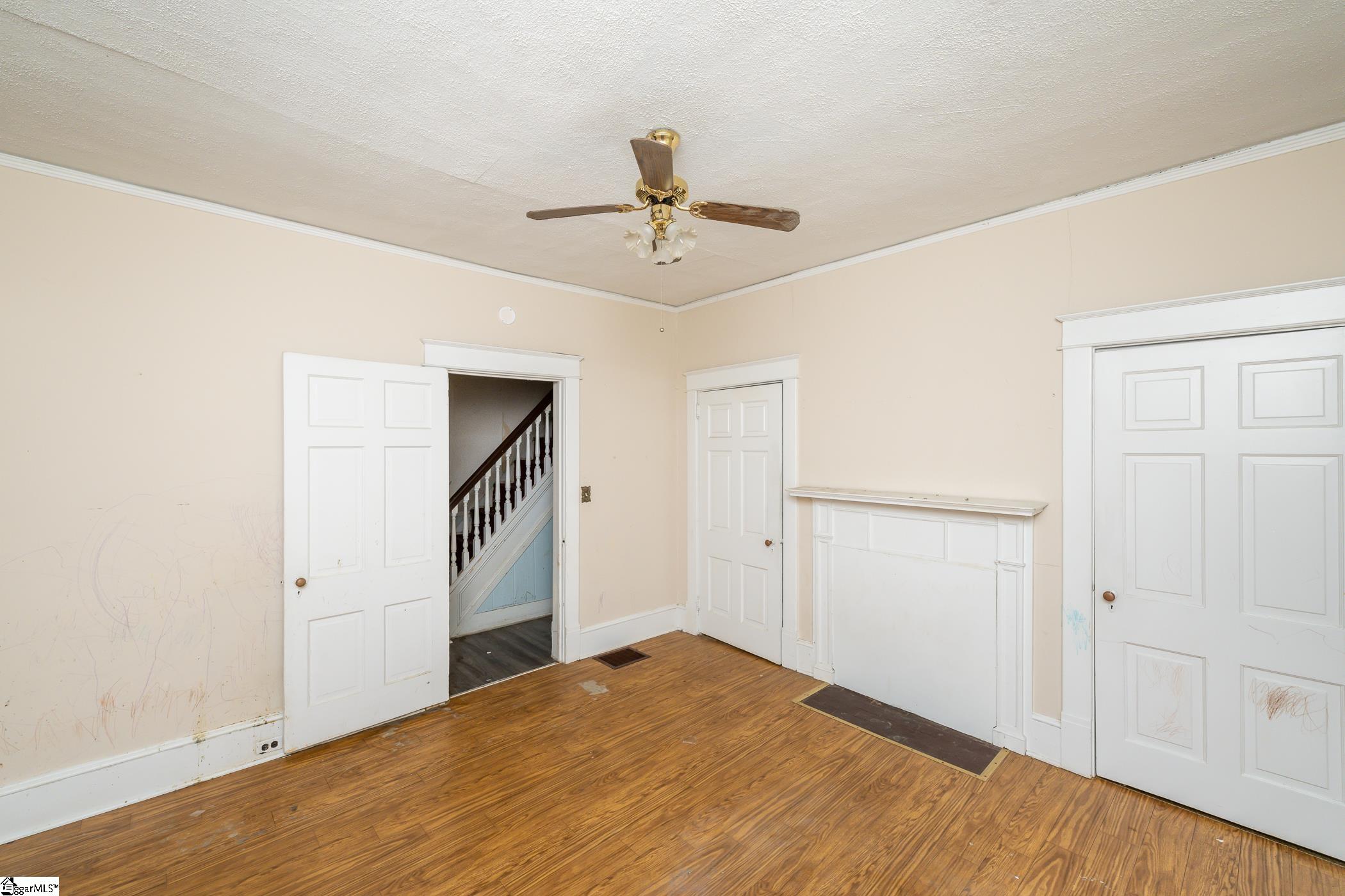8 E Mountain Creek Road Greenville, SC 29609