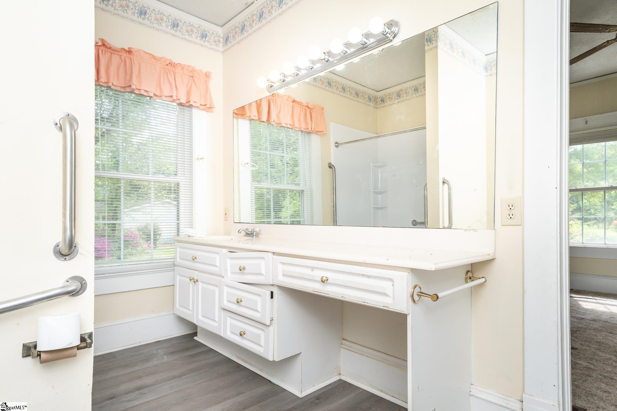 8 E Mountain Creek Road Greenville, SC 29609