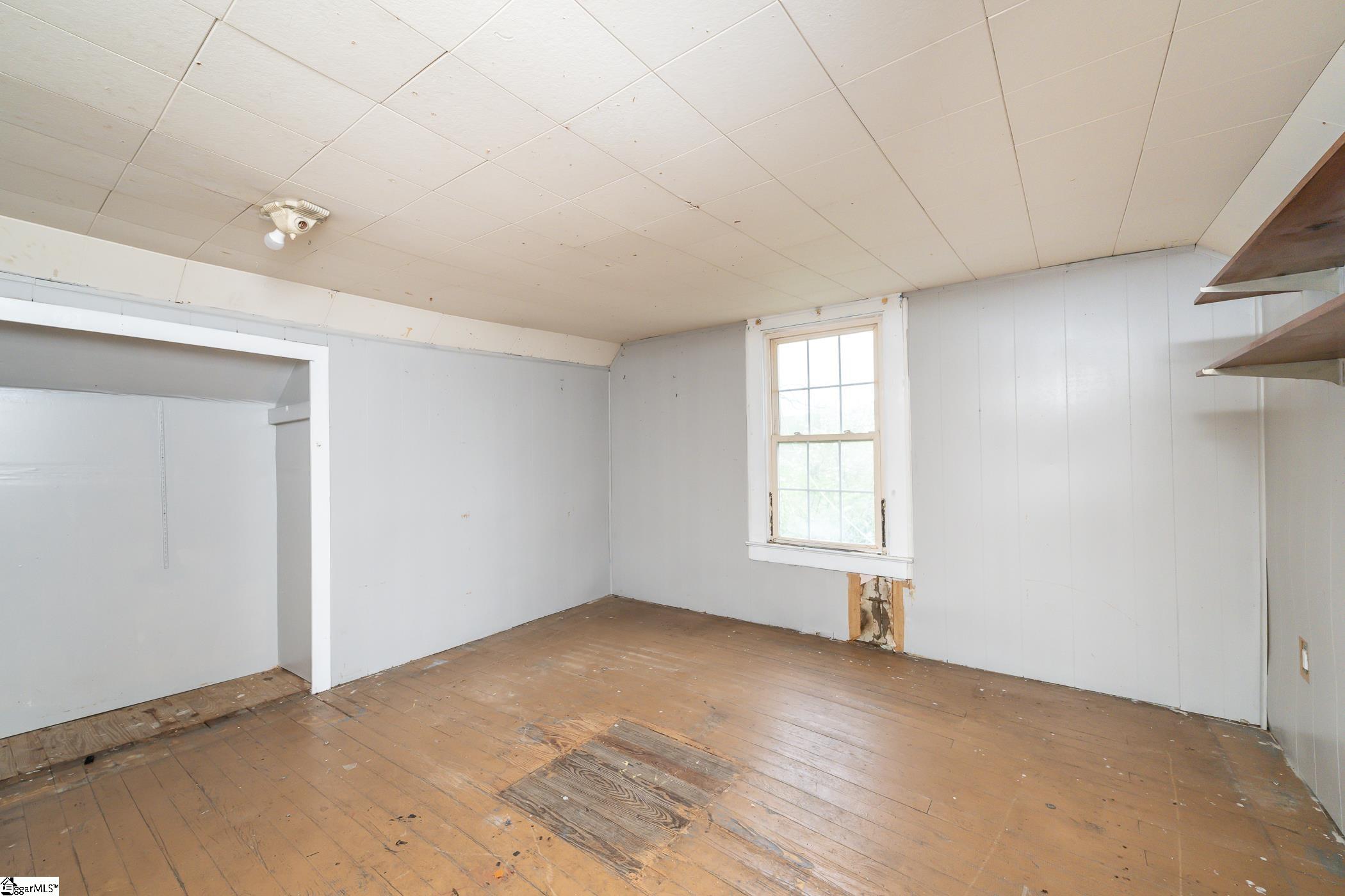 8 E Mountain Creek Road Greenville, SC 29609