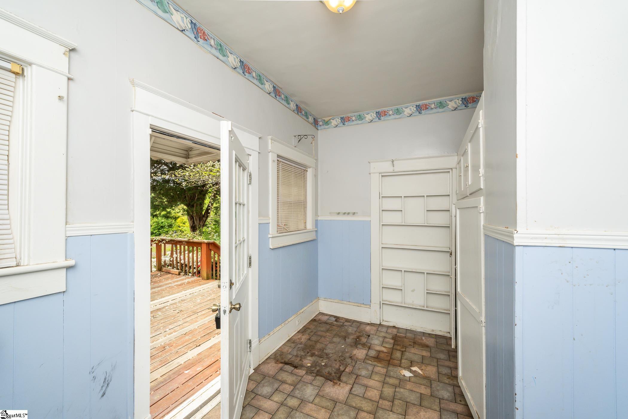 8 E Mountain Creek Road Greenville, SC 29609