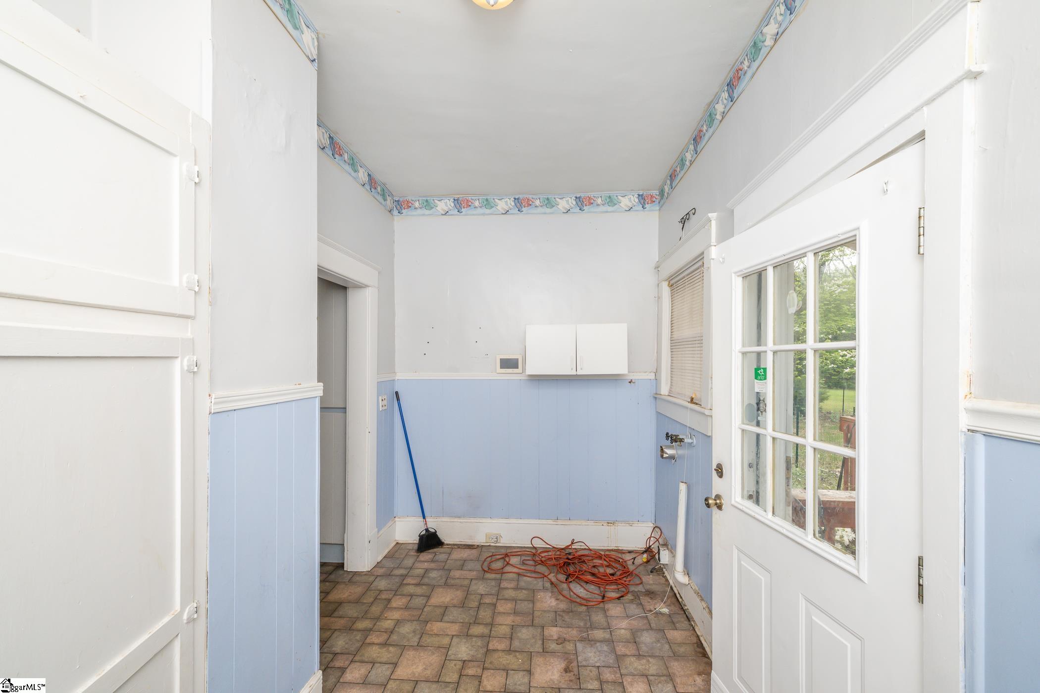 8 E Mountain Creek Road Greenville, SC 29609