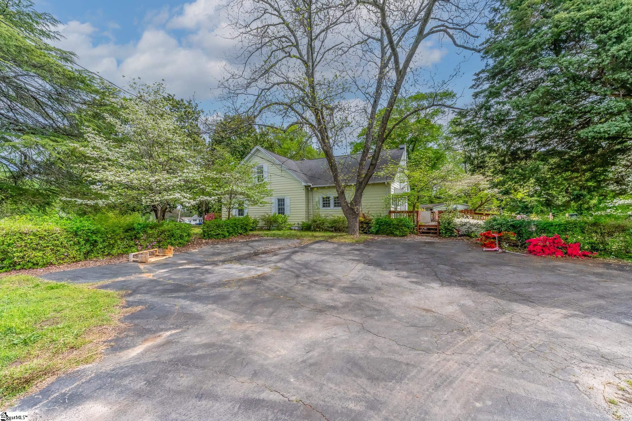 8 E Mountain Creek Road Greenville, SC 29609