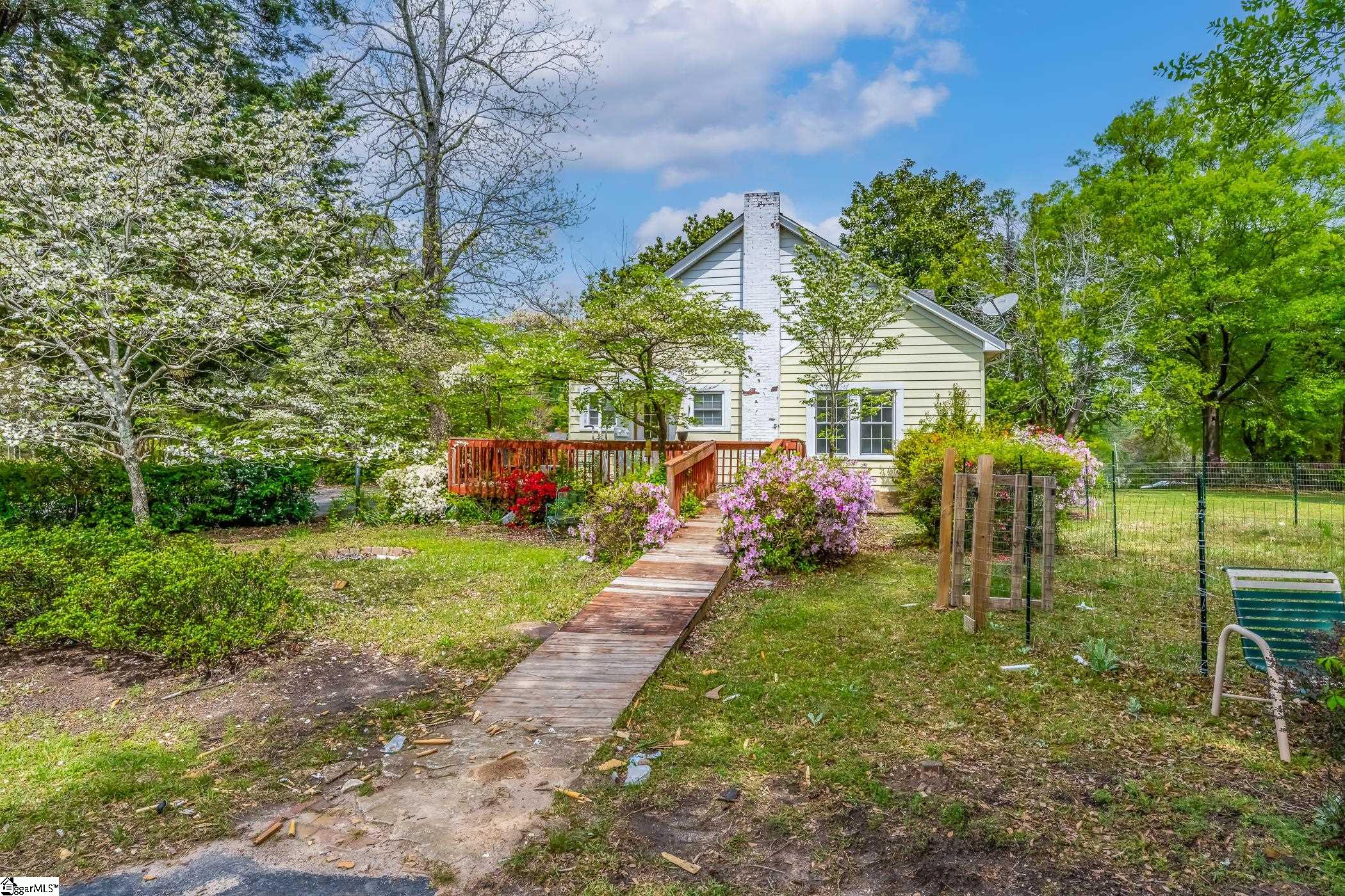 8 E Mountain Creek Road Greenville, SC 29609