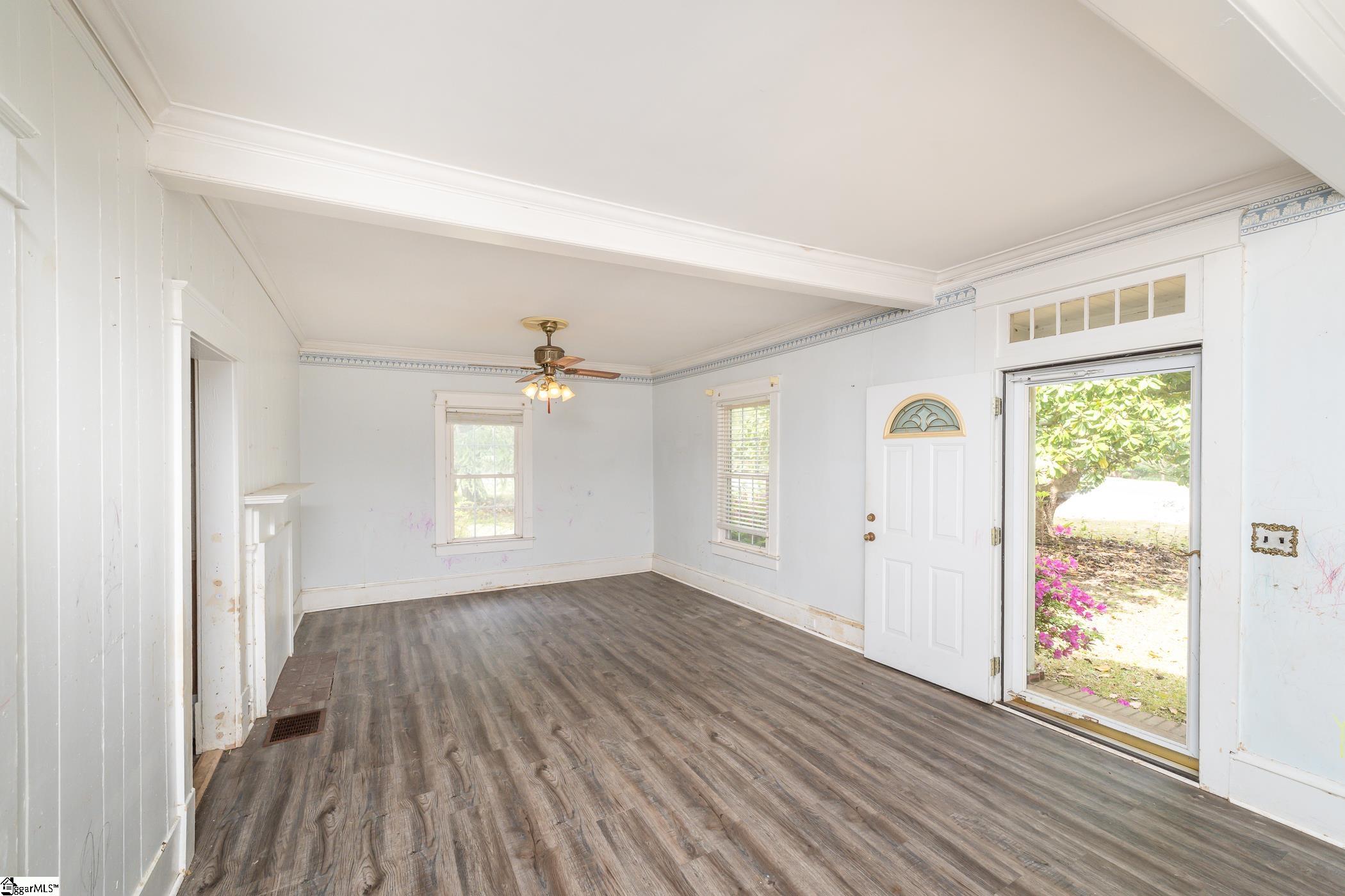 8 E Mountain Creek Road Greenville, SC 29609
