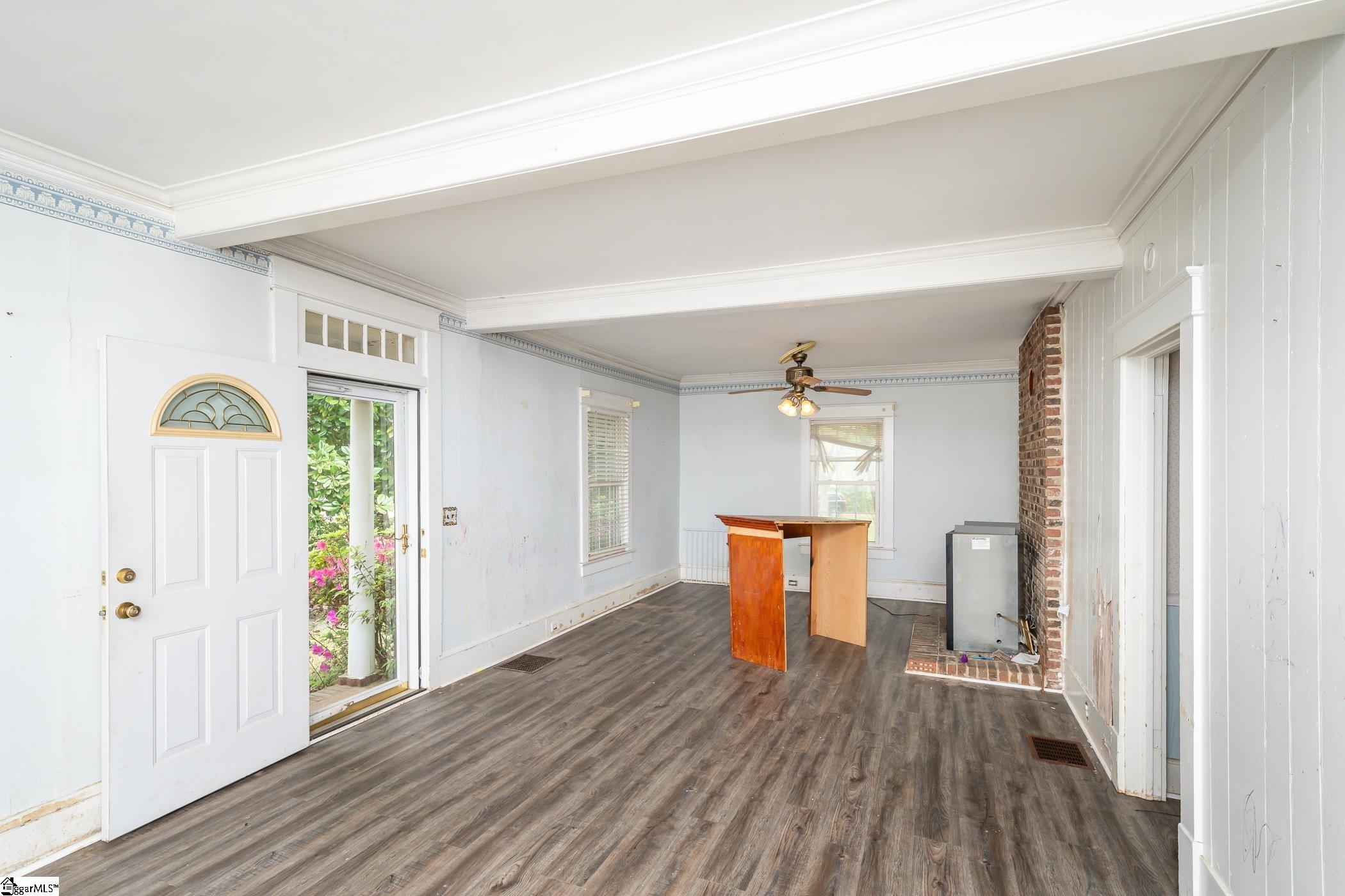 8 E Mountain Creek Road Greenville, SC 29609