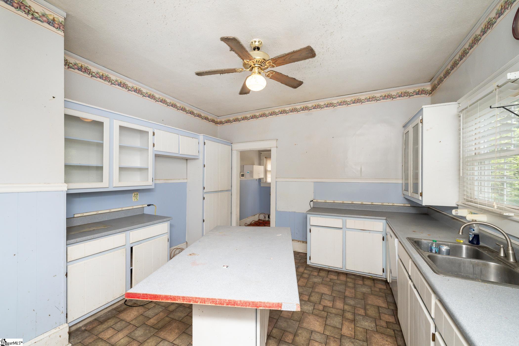 8 E Mountain Creek Road Greenville, SC 29609