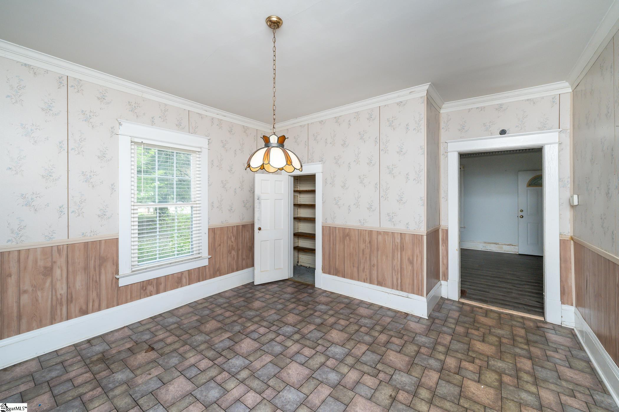 8 E Mountain Creek Road Greenville, SC 29609