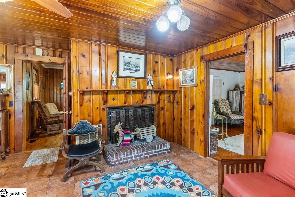 2115 Price House Road Woodruff, SC 29388