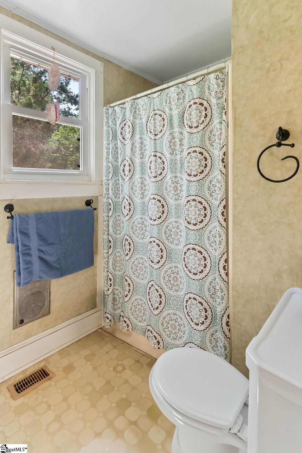 2115 Price House Road Woodruff, SC 29388