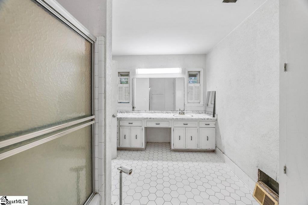 118 Ridgeland Drive Greenville, SC 29601