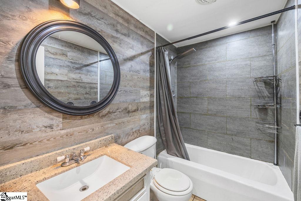 118 Ridgeland Drive Greenville, SC 29601
