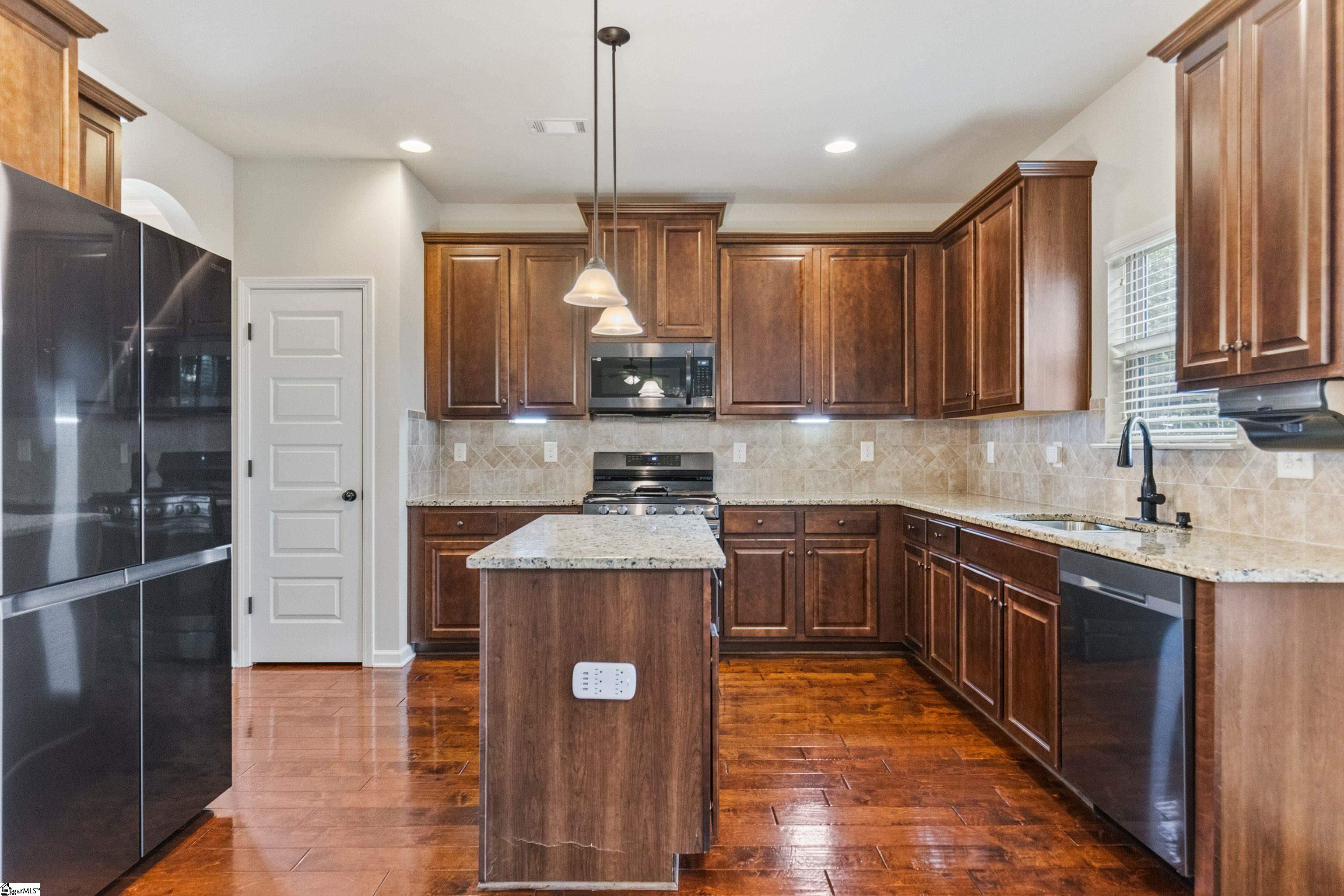 807 E Holloway Drive Woodruff, SC 29388
