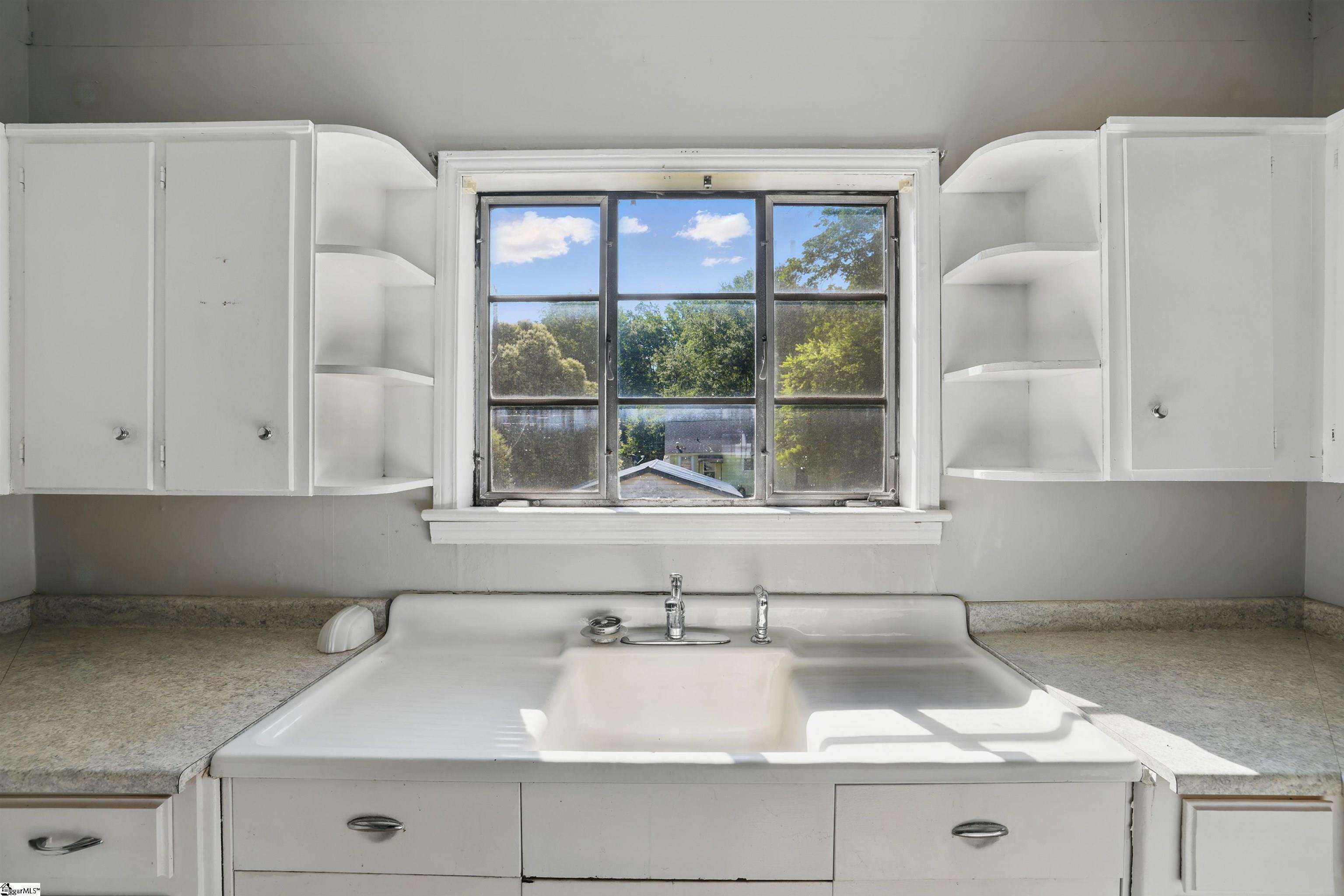 6 Duke Street Greenville, SC 29605