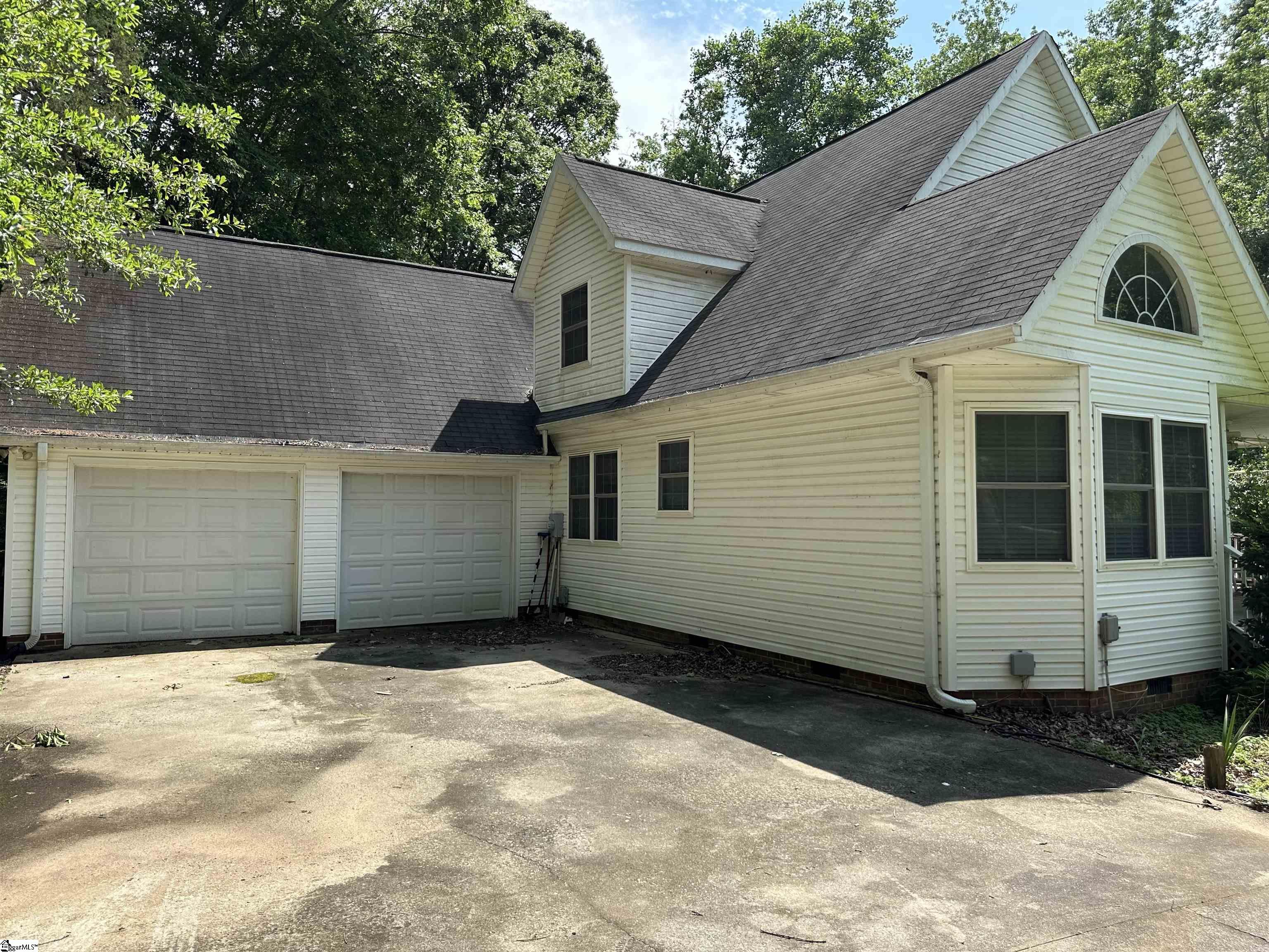 693 Grandwood Boulevard Gray Court, SC 29645
