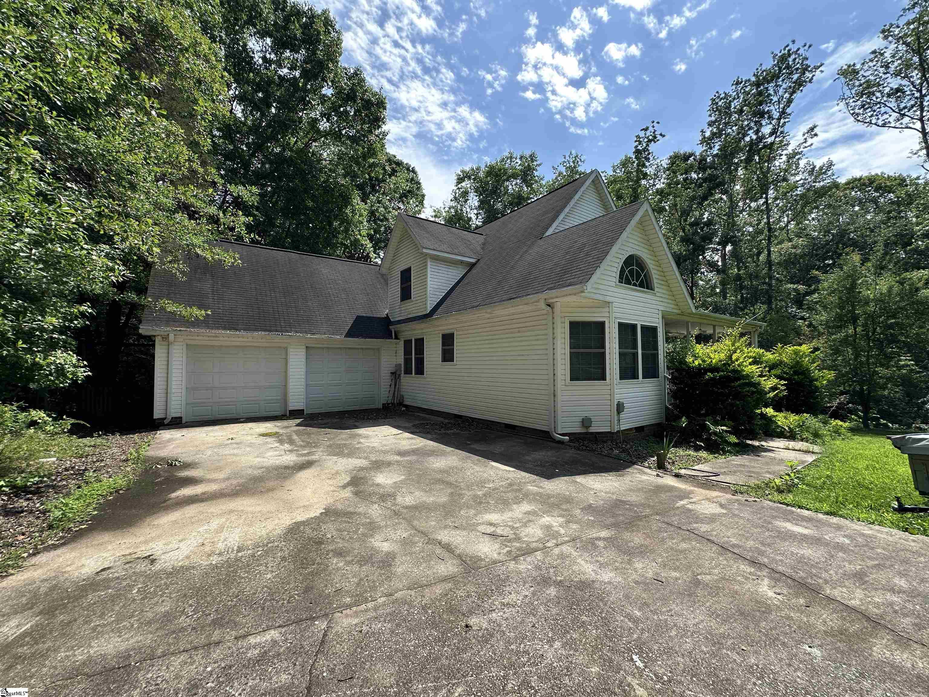 693 Grandwood Boulevard Gray Court, SC 29645