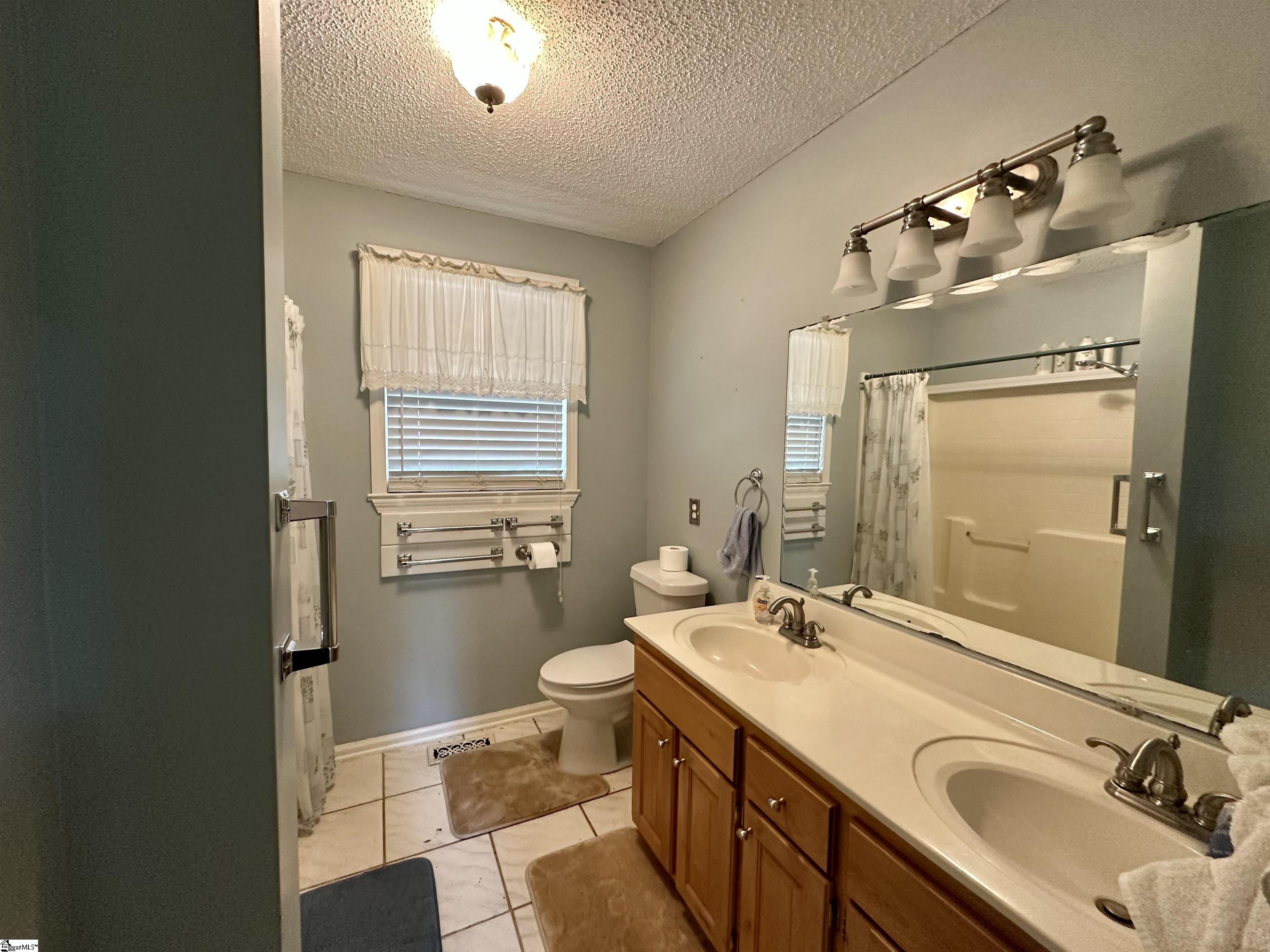 693 Grandwood Boulevard Gray Court, SC 29645