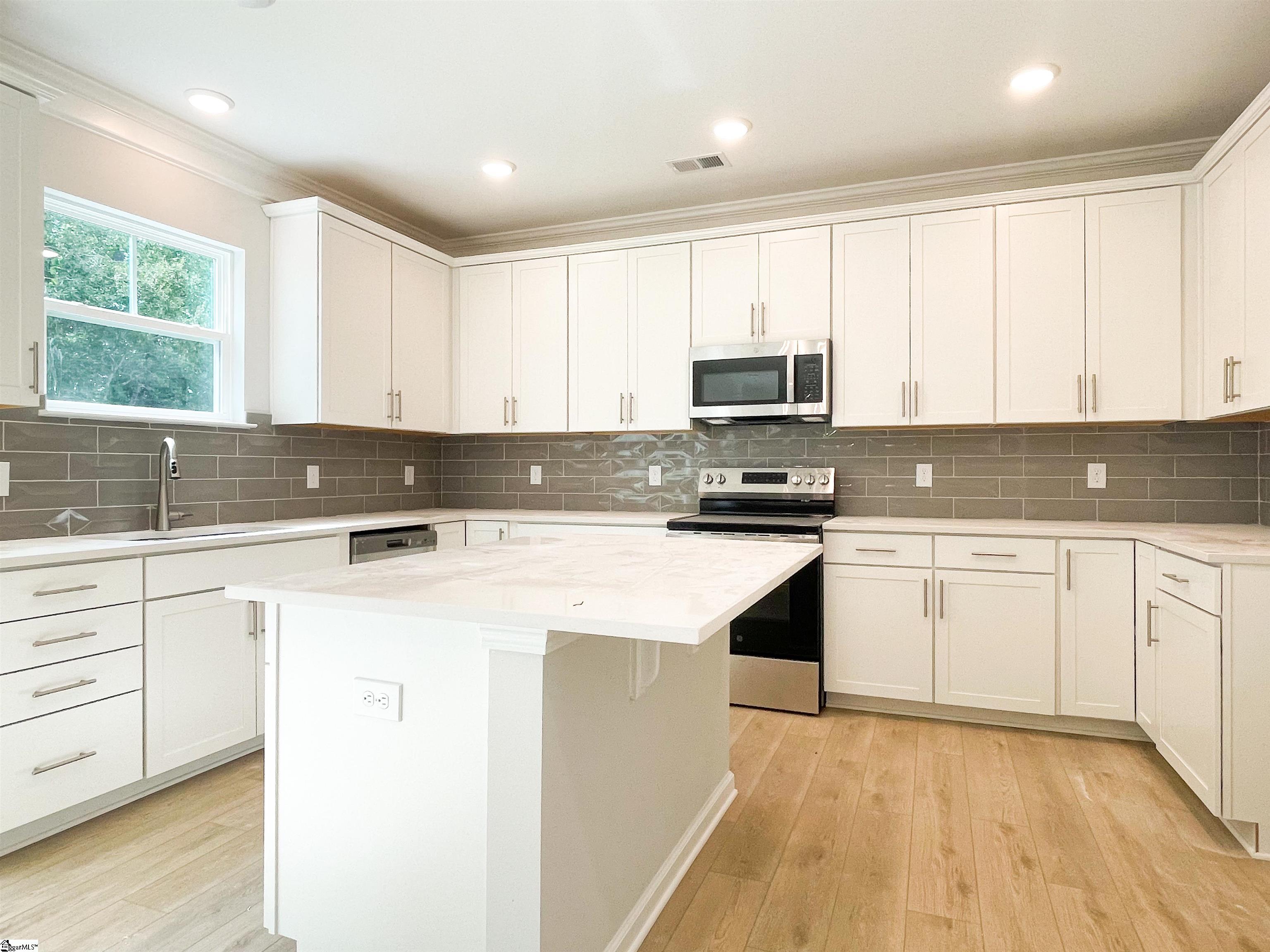 664 Columbus Circle Simpsonville, SC 29680