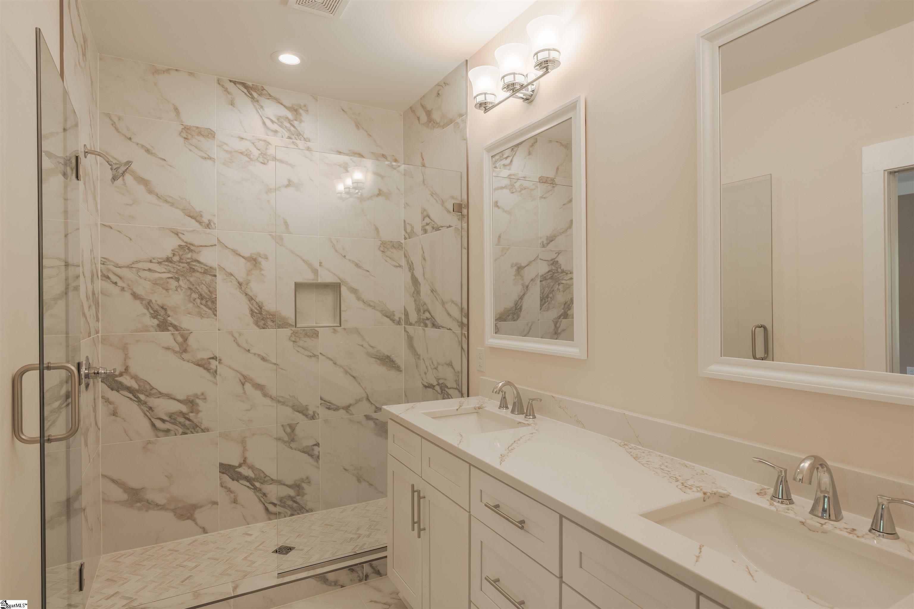 18003 Clermont Circle Seneca, SC 29678
