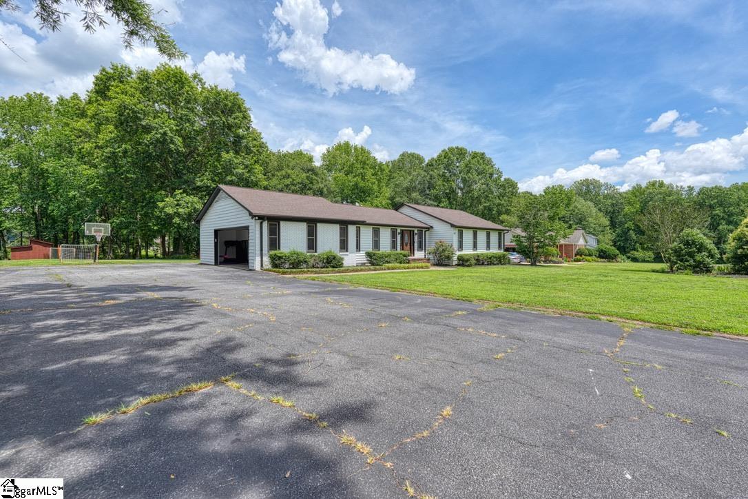204 Lenderman Drive Inman, SC 29349
