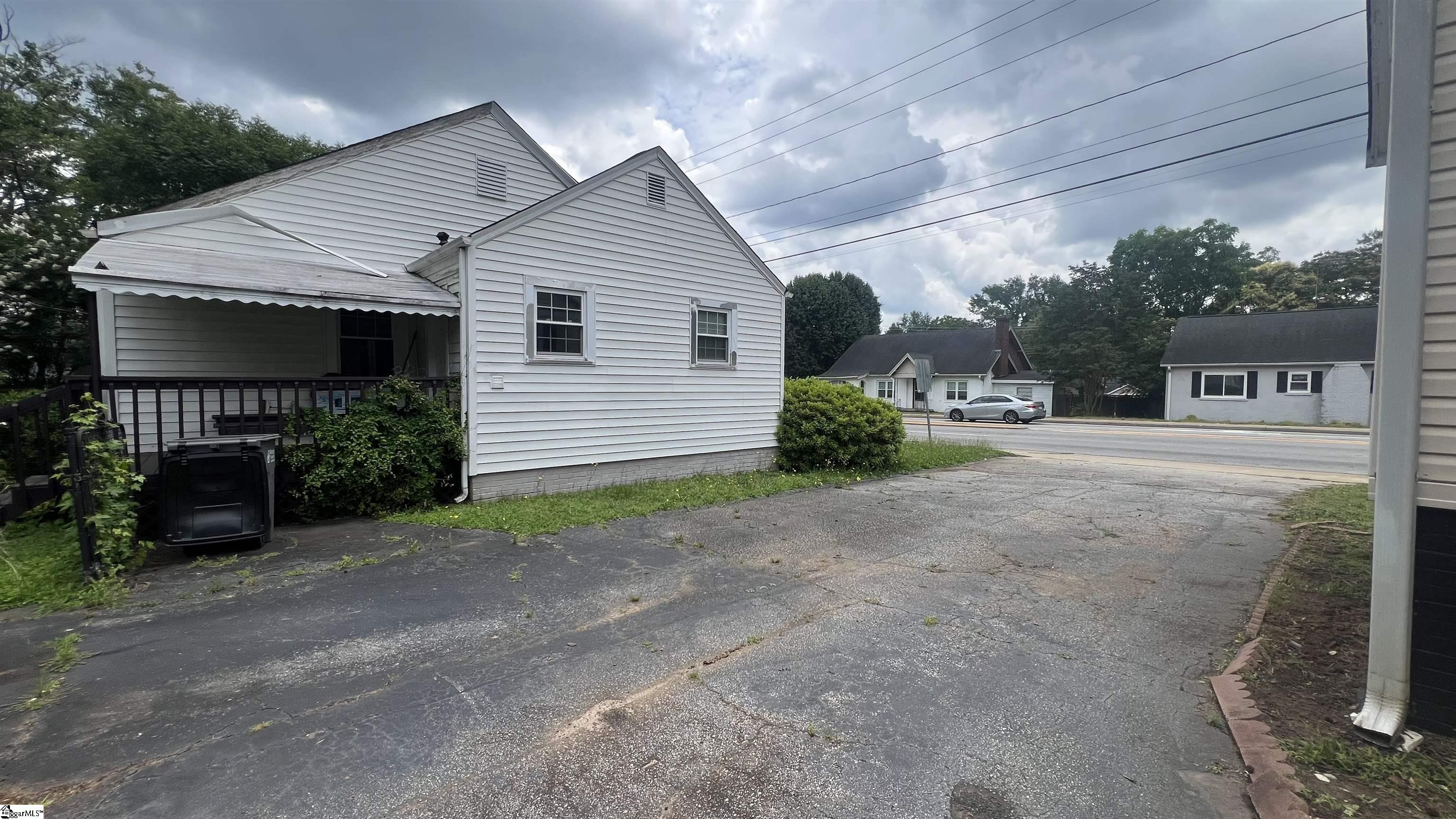 411 E Blue Ridge Drive Greenville, SC 29609