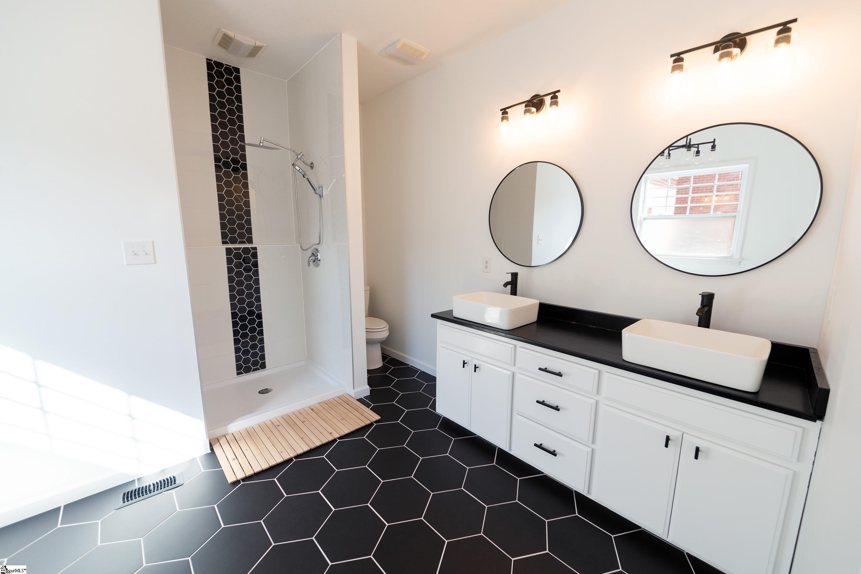 120 Cobblestone Lane Greenwood, SC 29649