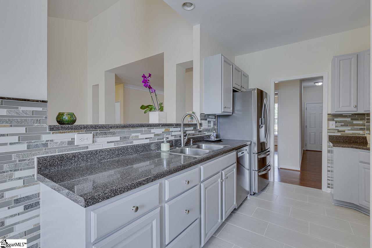4 Hanging Moss Lane Greenville, SC 29615
