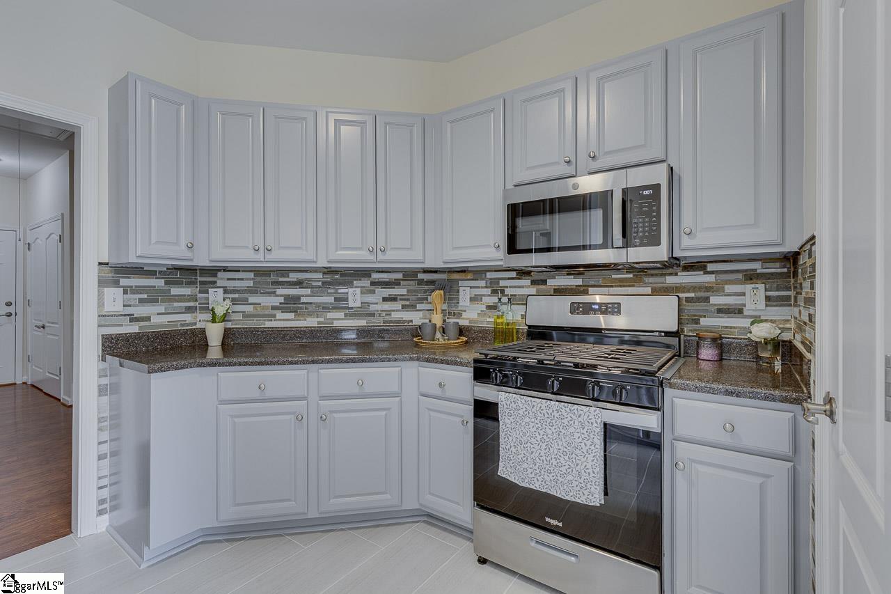 4 Hanging Moss Lane Greenville, SC 29615